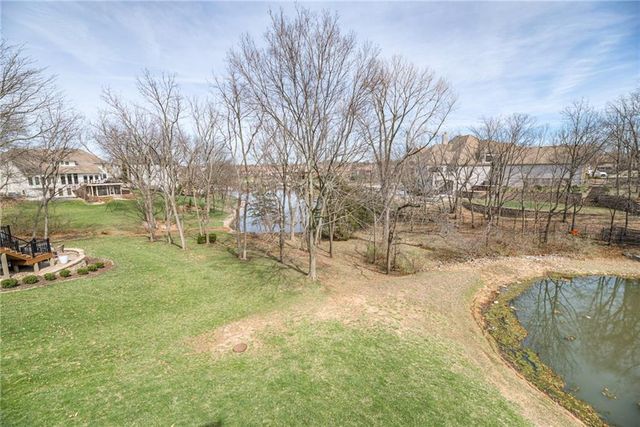 717 NE SILVERLEAF Place, Lee's Summit, MO 64064