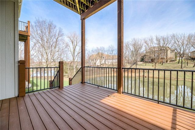 717 NE SILVERLEAF Place, Lee's Summit, MO 64064