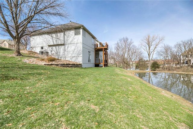 717 NE SILVERLEAF Place, Lee's Summit, MO 64064