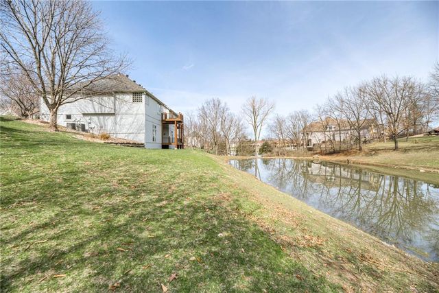 717 NE SILVERLEAF Place, Lee's Summit, MO 64064