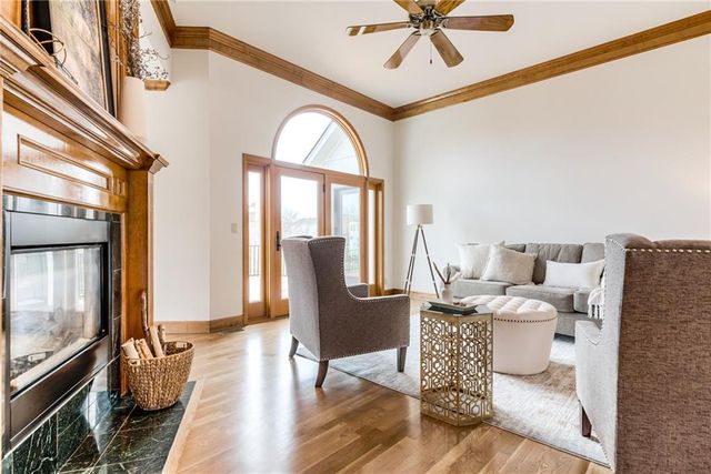 717 NE SILVERLEAF Place, Lee's Summit, MO 64064