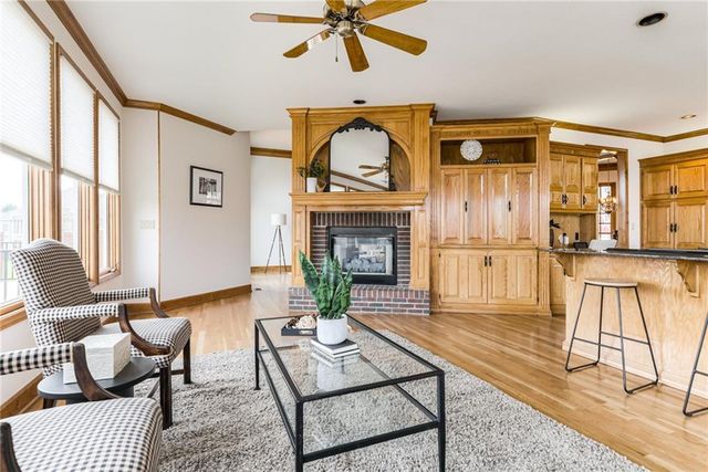 717 NE SILVERLEAF Place, Lee's Summit, MO 64064