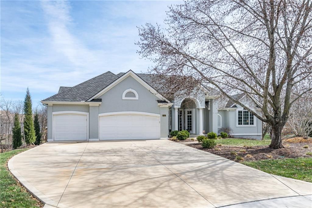 717 NE SILVERLEAF Place, Lee's Summit, MO 64064