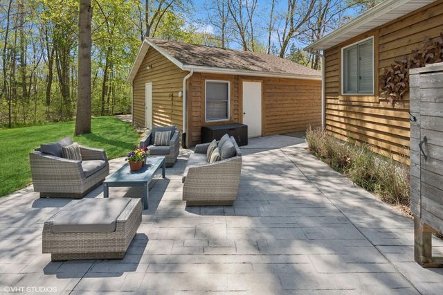 6490 E Chikaming, Sawyer, MI 49125