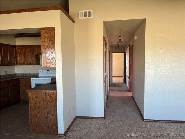 24118 E Howard Road, Morris, OK 74445