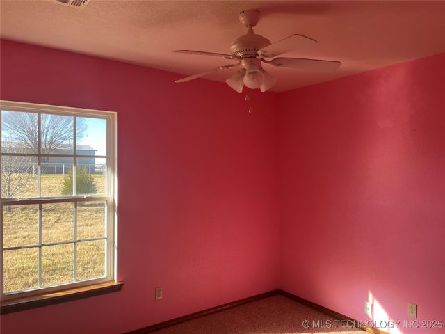 24118 E Howard Road, Morris, OK 74445