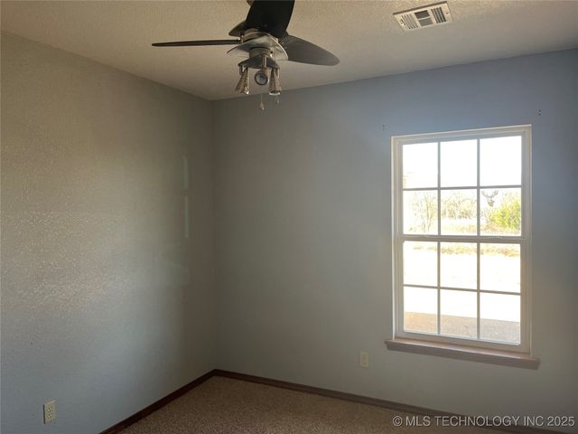 24118 E Howard Road, Morris, OK 74445