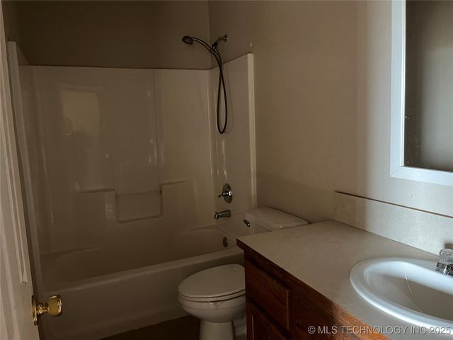 24118 E Howard Road, Morris, OK 74445