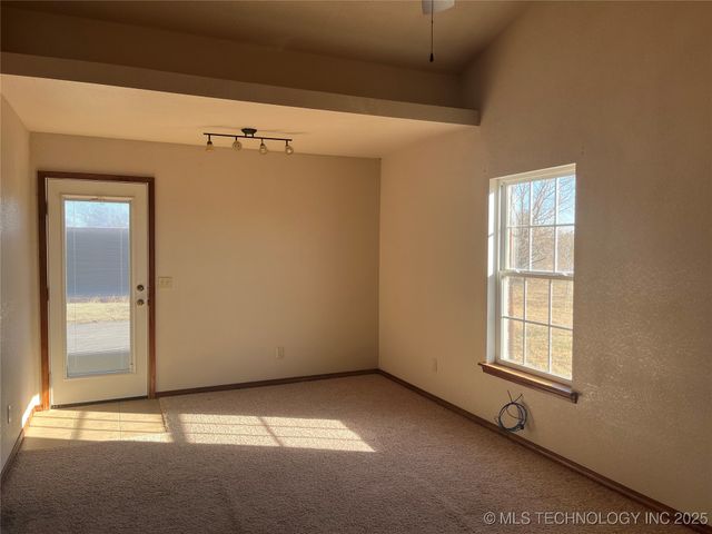 24118 E Howard Road, Morris, OK 74445