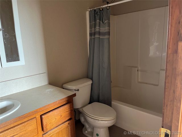 24118 E Howard Road, Morris, OK 74445