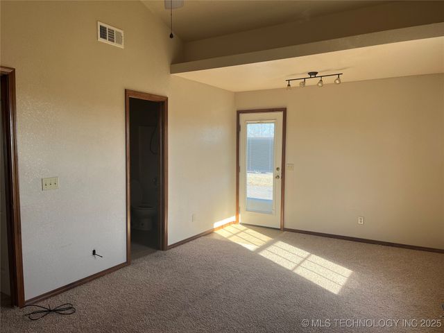 24118 E Howard Road, Morris, OK 74445