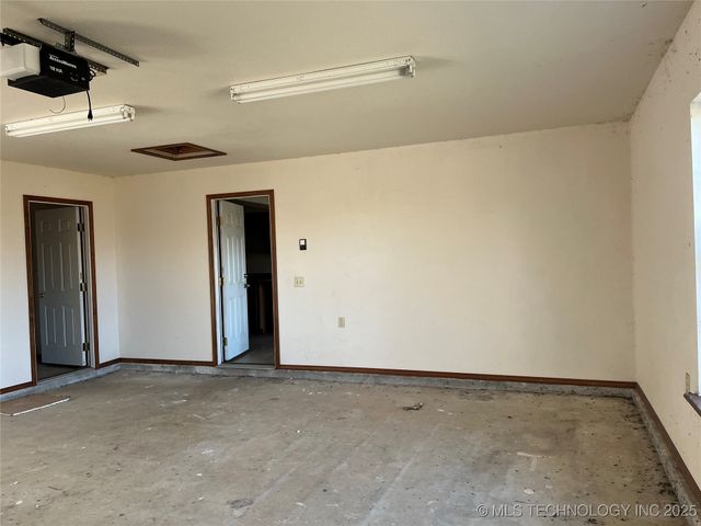 24118 E Howard Road, Morris, OK 74445