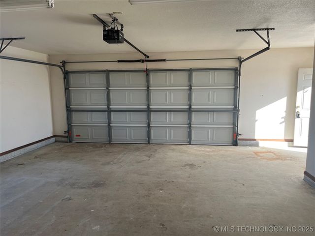 24118 E Howard Road, Morris, OK 74445