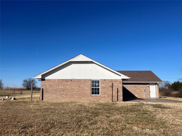24118 E Howard Road, Morris, OK 74445