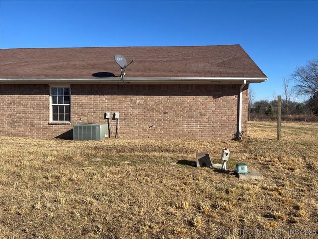 24118 E Howard Road, Morris, OK 74445