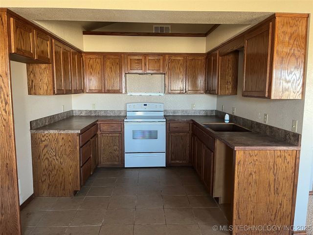 24118 E Howard Road, Morris, OK 74445