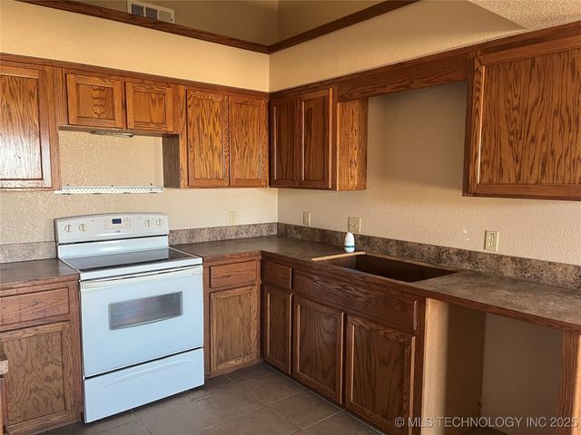 24118 E Howard Road, Morris, OK 74445