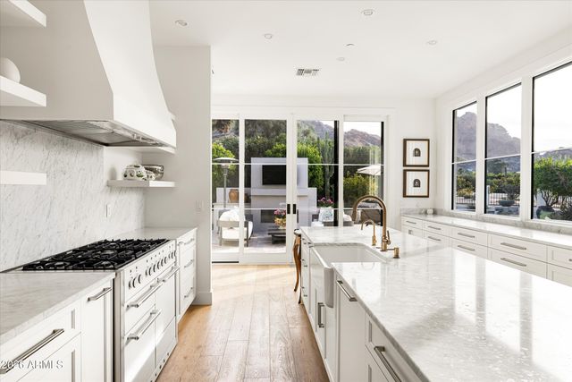 5635 E LINCOLN Drive 33, Paradise Valley, AZ 85253