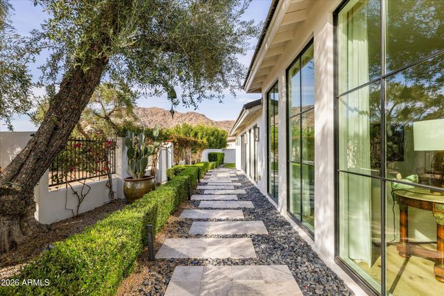 5635 E LINCOLN Drive 33, Paradise Valley, AZ 85253