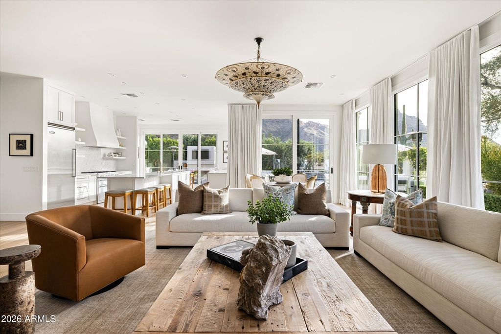 Image 10 of property listing at 5635 E LINCOLN Drive 33, Paradise Valley, AZ 85253