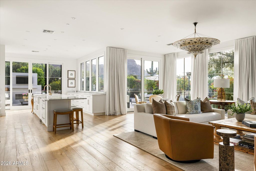 Image 13 of property listing at 5635 E LINCOLN Drive 33, Paradise Valley, AZ 85253
