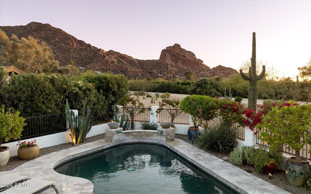 Image 2 of property listing at 5635 E LINCOLN Drive 33, Paradise Valley, AZ 85253