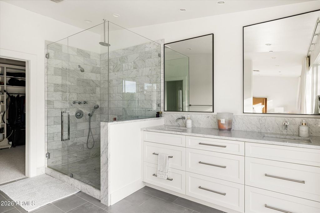 Image 27 of property listing at 5635 E LINCOLN Drive 33, Paradise Valley, AZ 85253