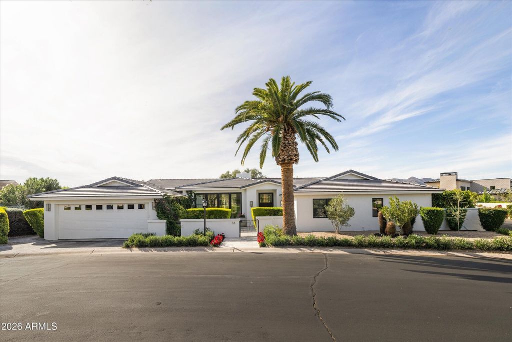 Image 3 of property listing at 5635 E LINCOLN Drive 33, Paradise Valley, AZ 85253
