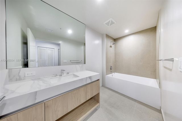 11 NE 6th St 3209, Miami, FL 33132