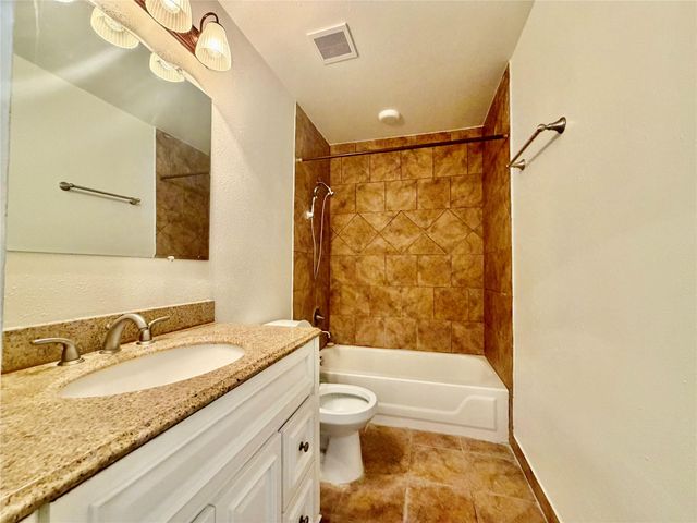 16907 Dusty Mill Drive W, Sugar Land, TX 77498