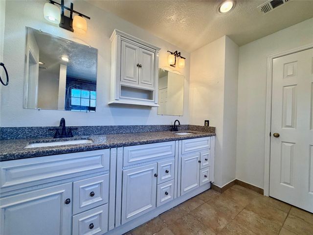 16907 Dusty Mill Drive W, Sugar Land, TX 77498