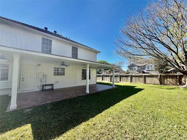 16907 Dusty Mill Drive W, Sugar Land, TX 77498