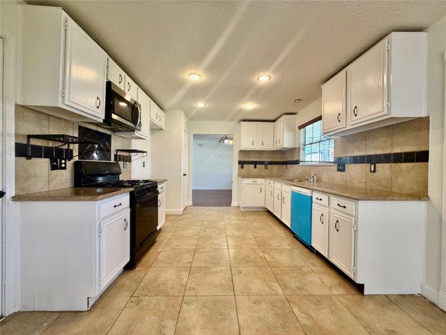 16907 Dusty Mill Drive W, Sugar Land, TX 77498