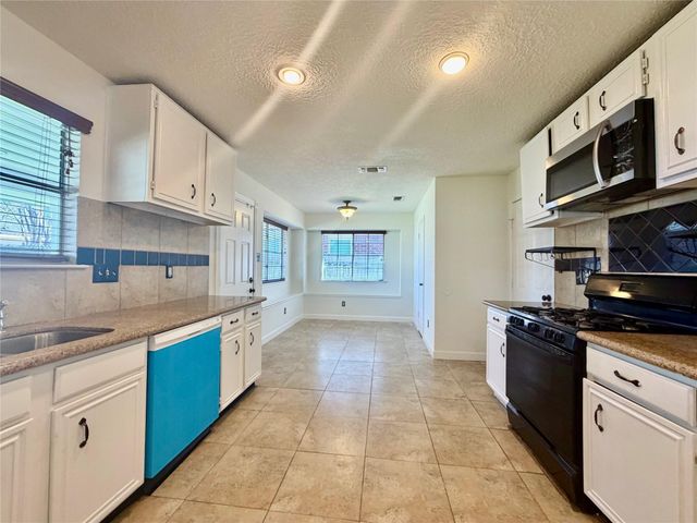 16907 Dusty Mill Drive W, Sugar Land, TX 77498