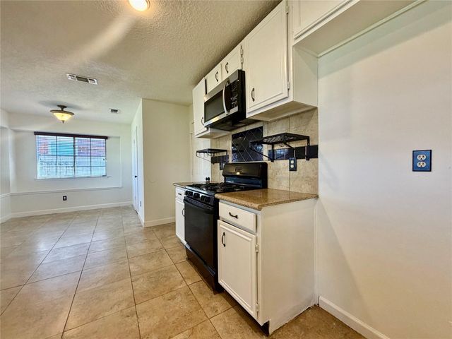 16907 Dusty Mill Drive W, Sugar Land, TX 77498