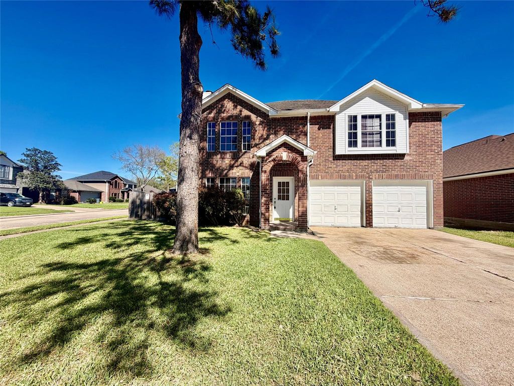 16907 Dusty Mill Drive W, Sugar Land, TX 77498