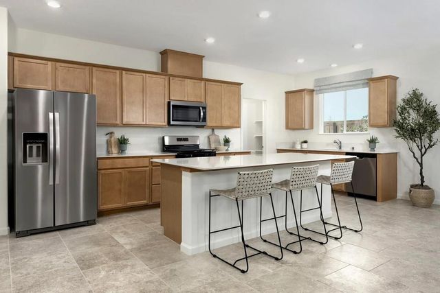 2047 Shoreline Dr, Riverbank, CA 95367