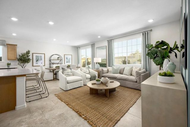 2047 Shoreline Dr, Riverbank, CA 95367