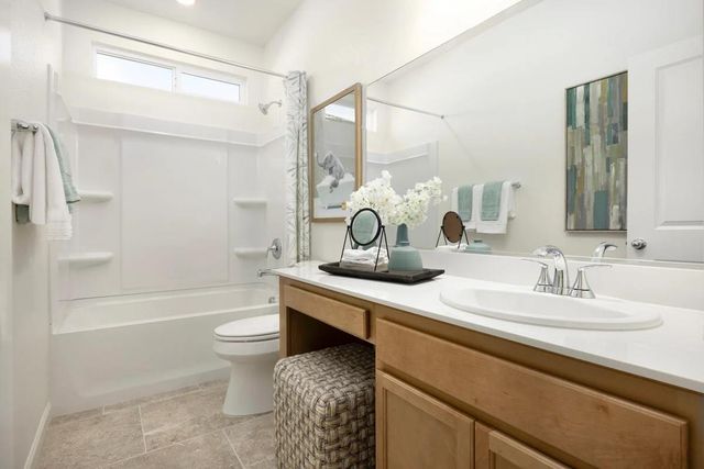 2047 Shoreline Dr, Riverbank, CA 95367