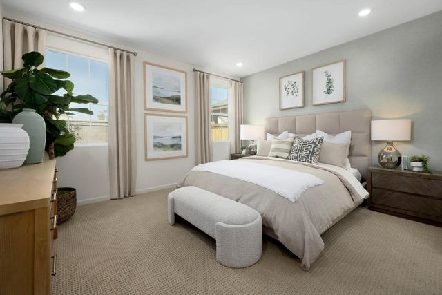 2047 Shoreline Dr, Riverbank, CA 95367