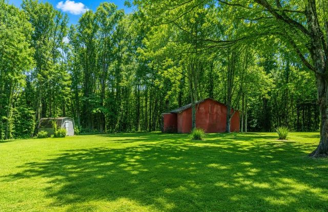 2067 Oak Grove Rd, Goodspring, TN 38460