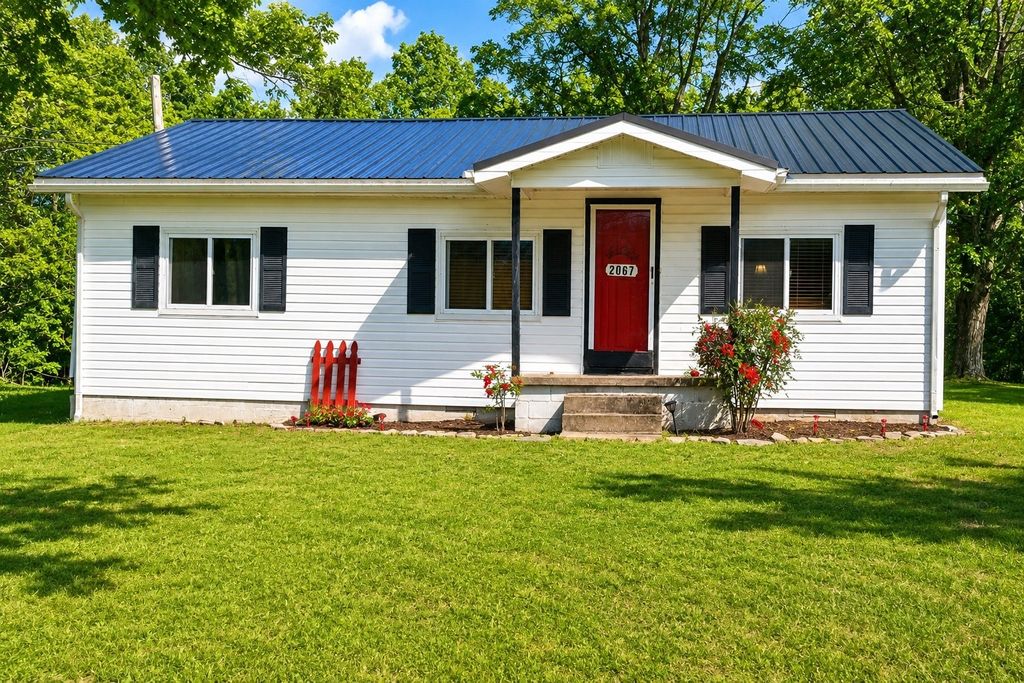 2067 Oak Grove Rd, Goodspring, TN 38460