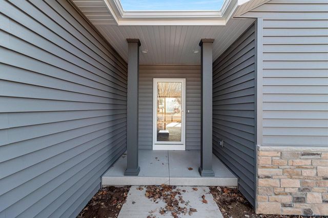 4631 Ridge COURT, Manitowoc, WI 54220