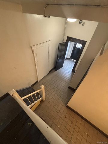 735 Knickerbocker Avenue, Brooklyn, NY 11221