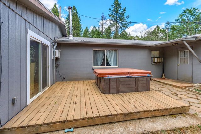 5461 Riverbanks Road, Grants Pass, OR 97527