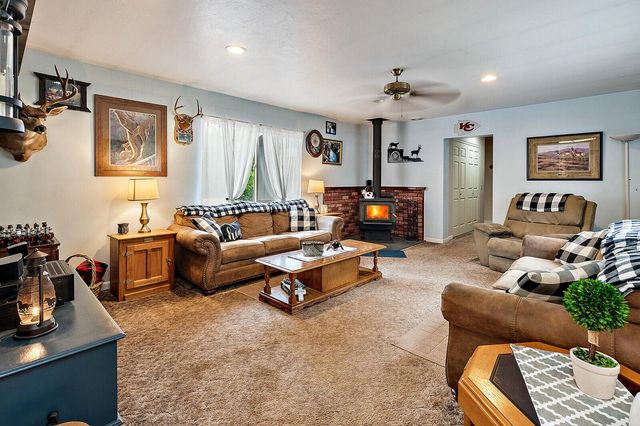 5461 Riverbanks Road, Grants Pass, OR 97527