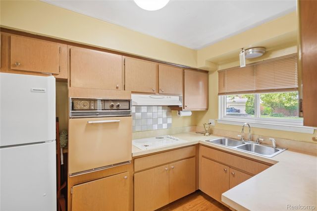 29103 Barkley Street, Livonia, MI 48154