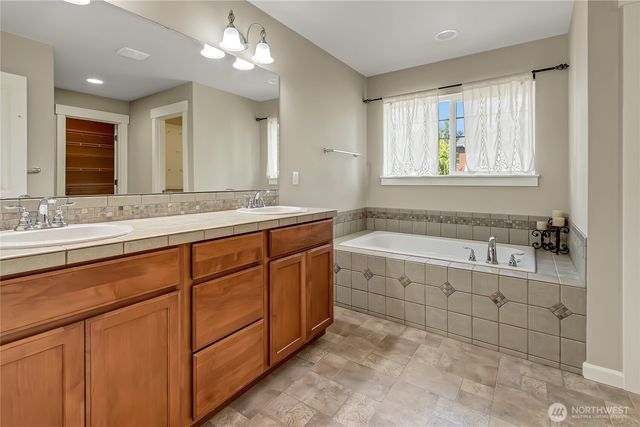 35320 4th Place SW, Federal Way, WA 98023