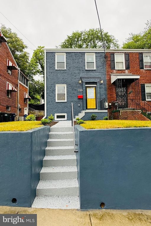 709 ADRIAN ST SE, Washington, DC 20019