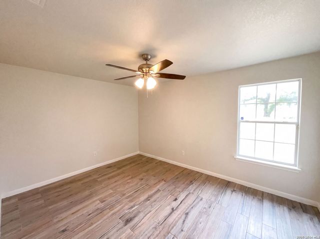 130 LOG CABIN WAY, Poteet, TX 78065
